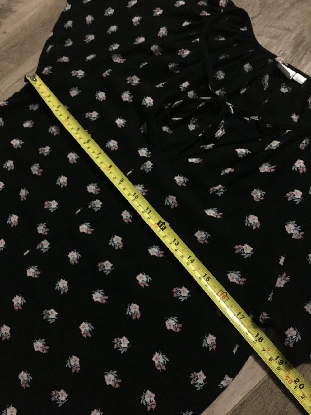 GAP Black Ditsy Floral Flutter Sleeve Tie Front Keyhole Blouse Rayon XS - Picture 13 of 16